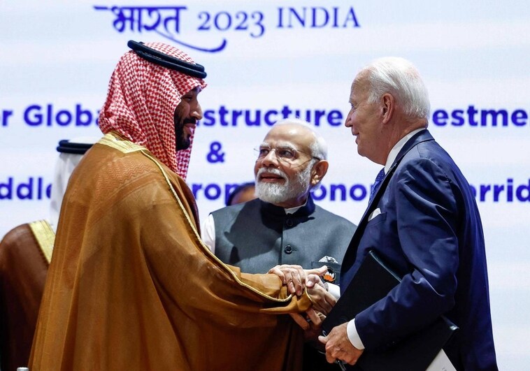 Mohammed bin Salman, Narendra Modiy Joe Biden asisten a una sesión como parte de la Cumbre de Líderes del G-20