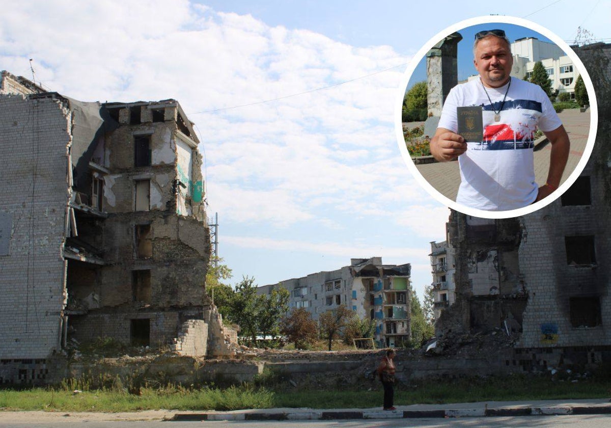 Edificios destruidos en Borodianka, en el distrito de Bucha, uno de los lugares más golpeados por la guerra. Konstantin Gudauskas, rescatista de Bucha, sostiene su pasaporte