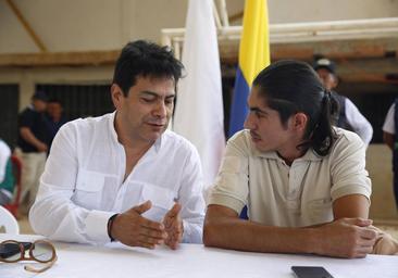 El Gobierno colombiano y la principal disidencia de las FARC anuncian un alto el fuego desde octubre