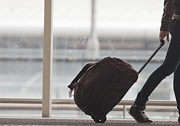 Se acabó pagar de más por la maleta de cabina: Bruselas exige a las aerolíneas de la UE garantizar que sea gratis