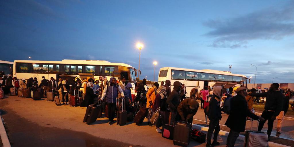 Al menos nueve muertos en el accidente de un camión que transportaba inmigrantes irregulares en Túnez Al menos nueve muertos en el accidente de un camión que transportaba inmigrantes irregulares en Túnez
