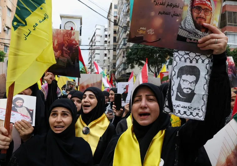 Concentración de partidarios de Hizbolá en Beirut para celebrar los atentados de Hamás