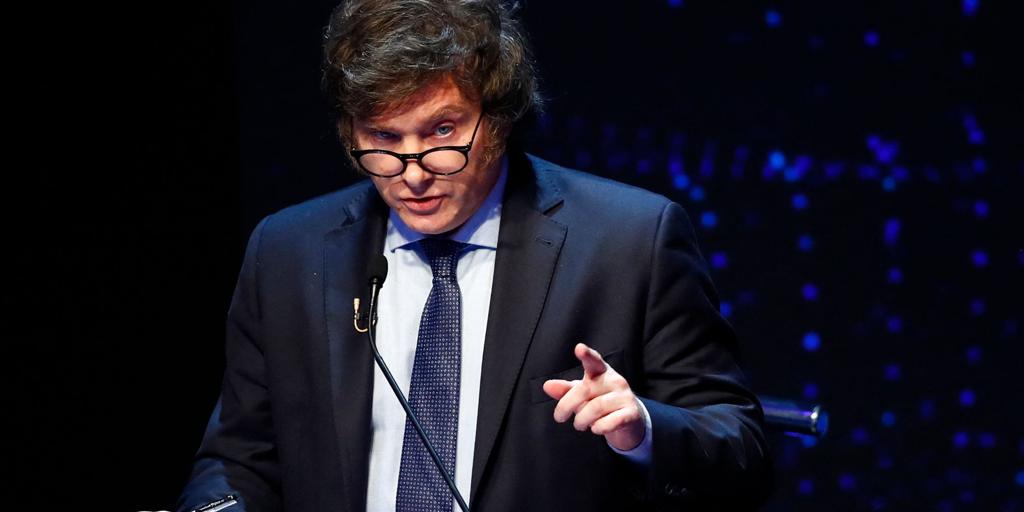 Los candidatos a la Casa Rosada se enfrentan en un debate con críticas a Massa y un Milei nervioso