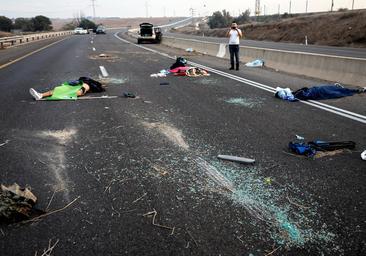 En la zona cero del terror de Hamás: «Hay cuerpos degollados por las esquinas, calcinados, desmembrados...»