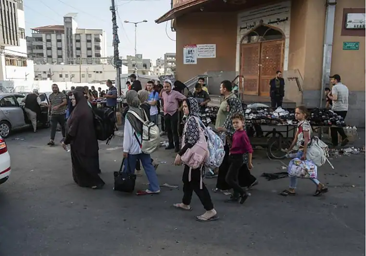 Civiles huyen de Gaza tras el aviso de Israel este viernes