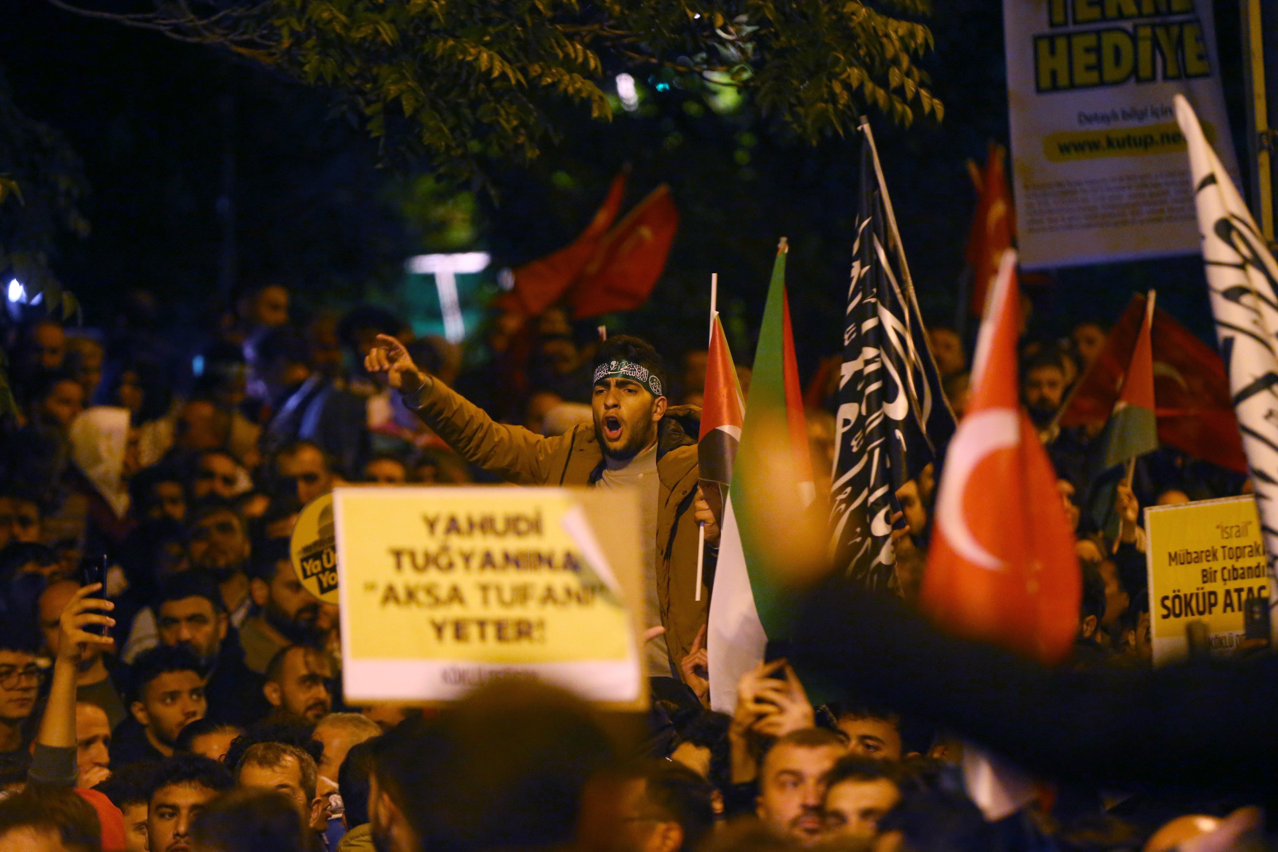 Manifestantes frente a la embajada de Israel en Turquía. 