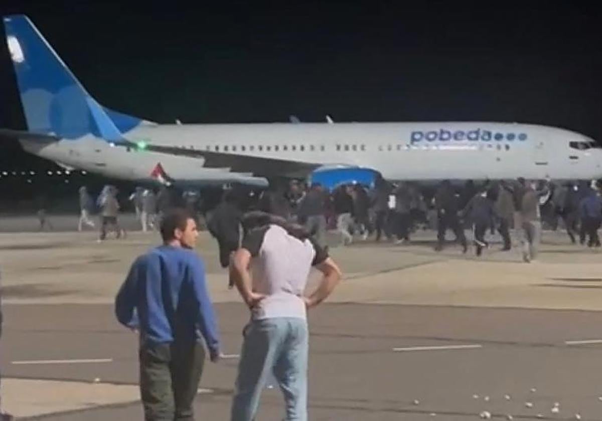 Turba en el aeropuerto de la capital de la república rusa de Daguestán
