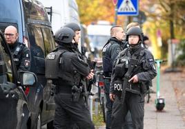 La Policía evacua un colegio de Hamburgo ante la alerta de la presencia de dos personas armadas