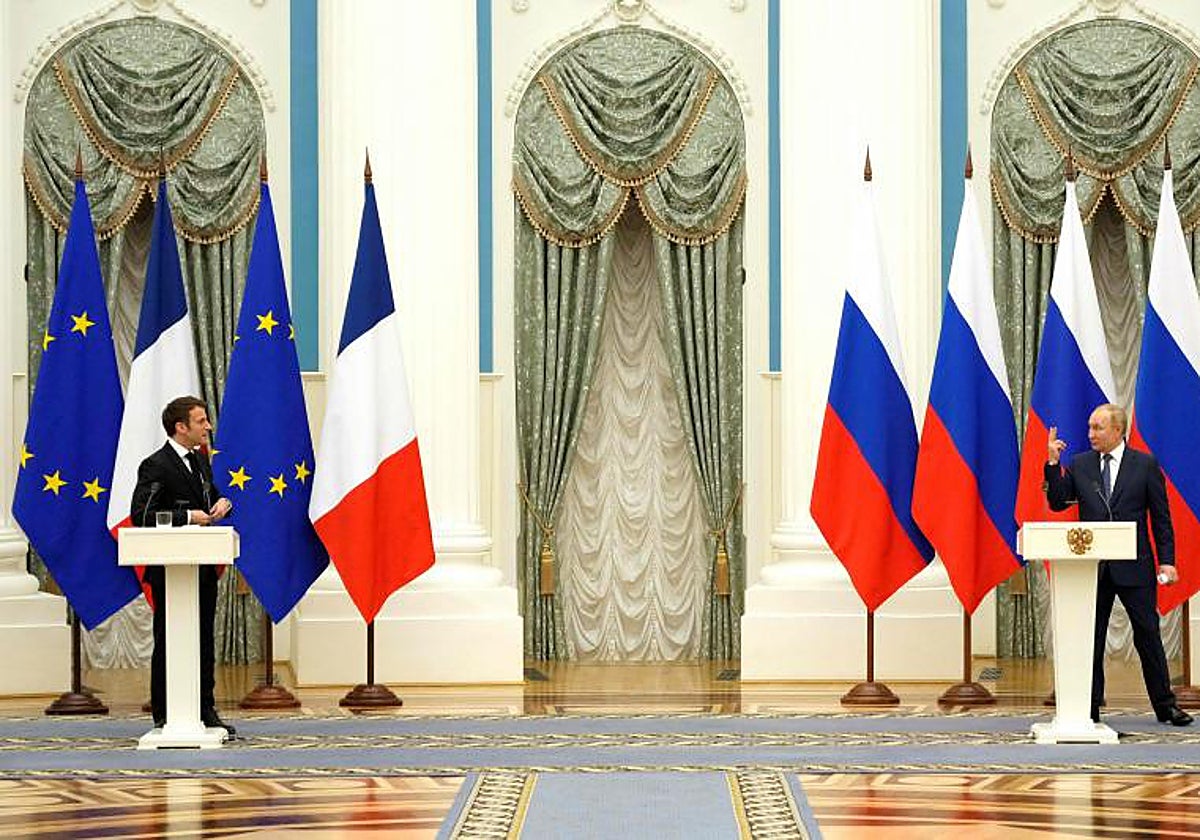 Emmanuel Macron, presidente de Francia, y Vladímir Putin, su homólogo de Rusia, en 2022