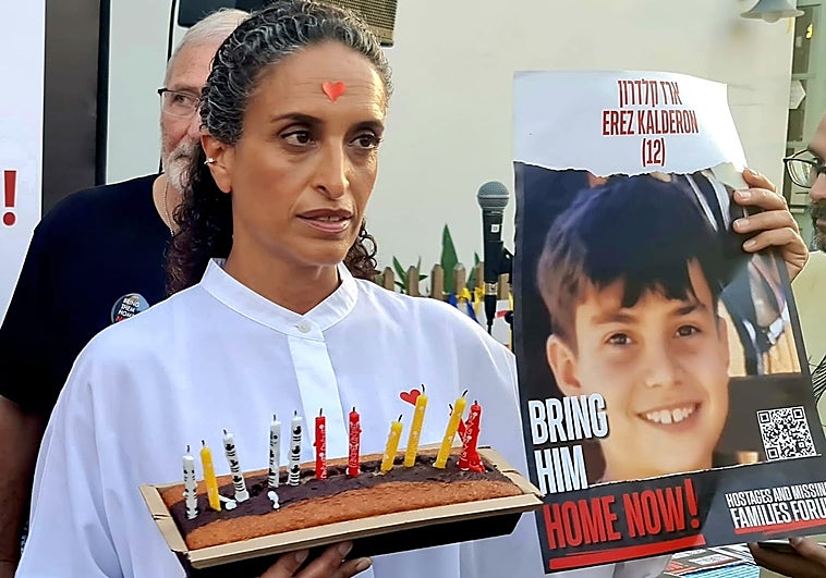 Noa participa en la celebración del cumpleaños de un niño de 9 años, que actualmente es rehén de Hamás