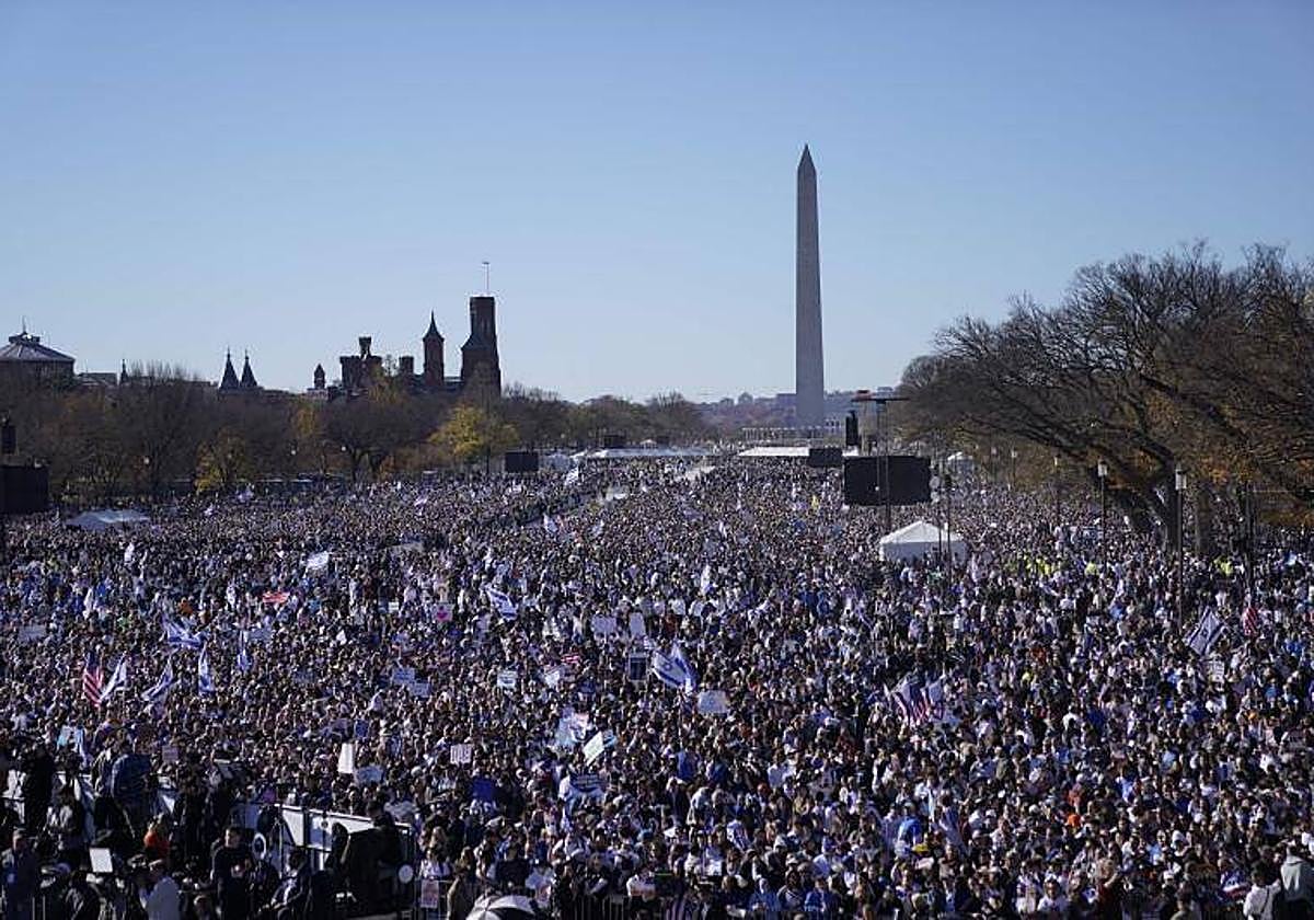Manifestantes en apoyo de Israel se reúnen para denunciar el antisemitismo y pedir la liberación de los rehenes