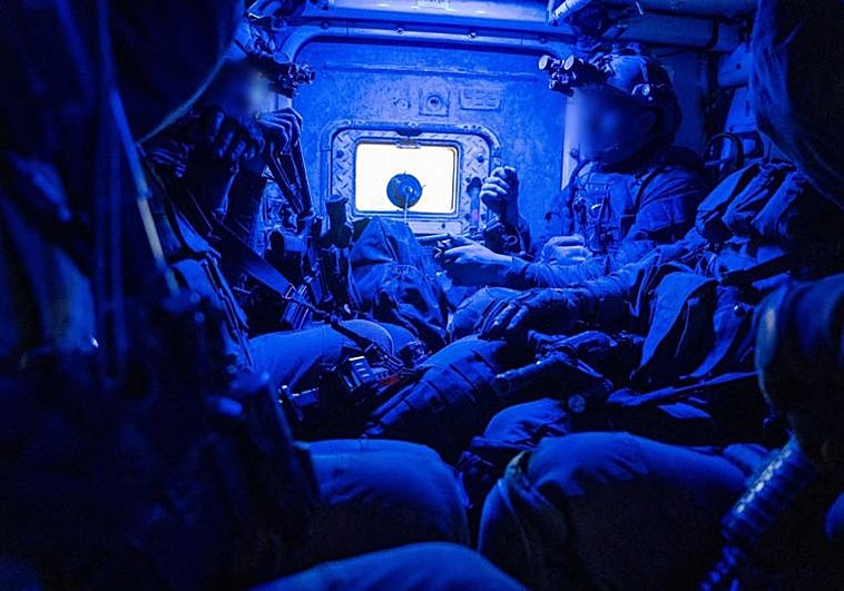 Soldados israelíes durante una operación militar en los alrededores del hospital Al Shifa de Ciudad de Gaza