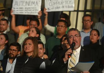 Emiten 27 órdenes de captura en Guatemala contra el presidente recién elegido, funcionarios y estudiantes