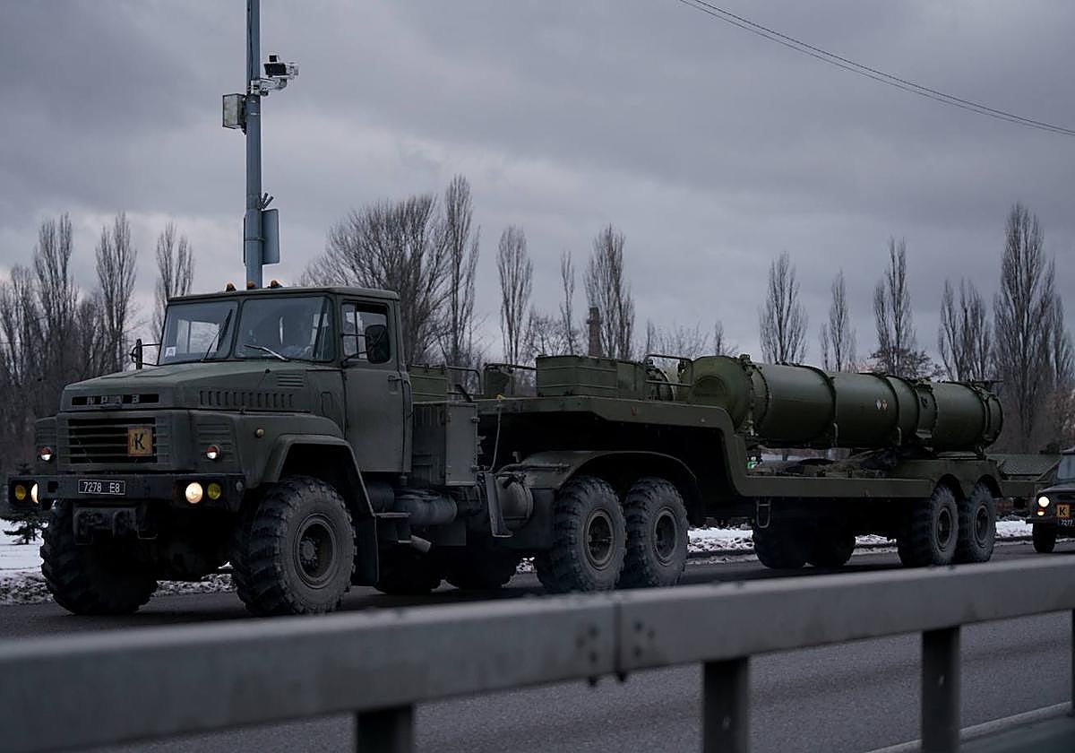 Traslado de misiles tierra aire Sam S300 hacia la región de Jarkov