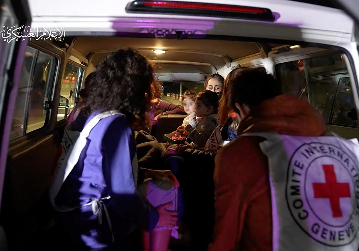 Sharon Aloni-Cunio, de 34 años, Yuli Cunio, de 3 años, y Emma Cunio, de 3 años