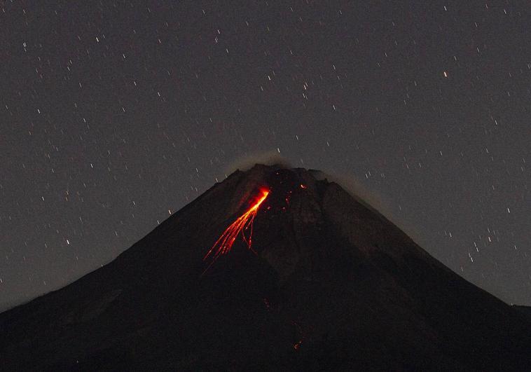 Dateifoto des Ausbruchs des Merapi-Vulkans in Indonesien