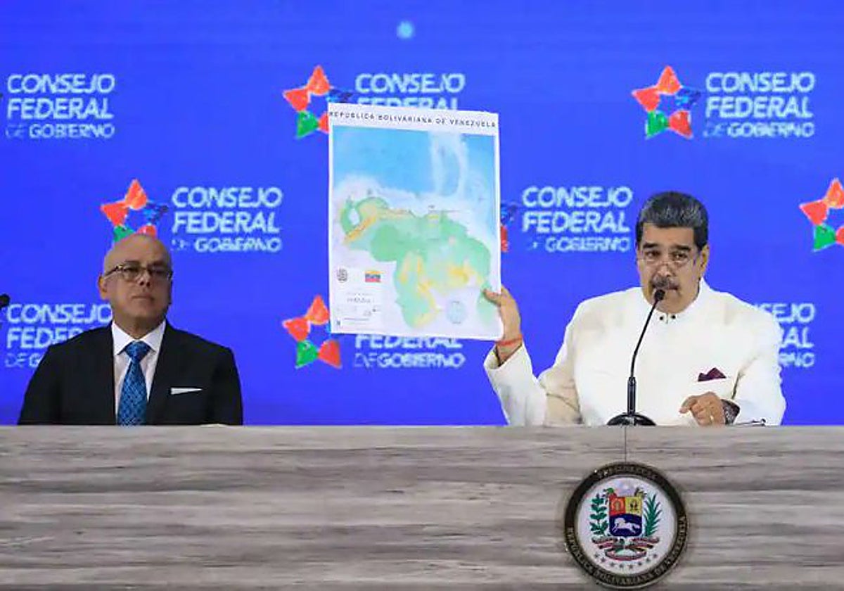 Maduro muestra el nuevo mapa incluyendo a Esequibo