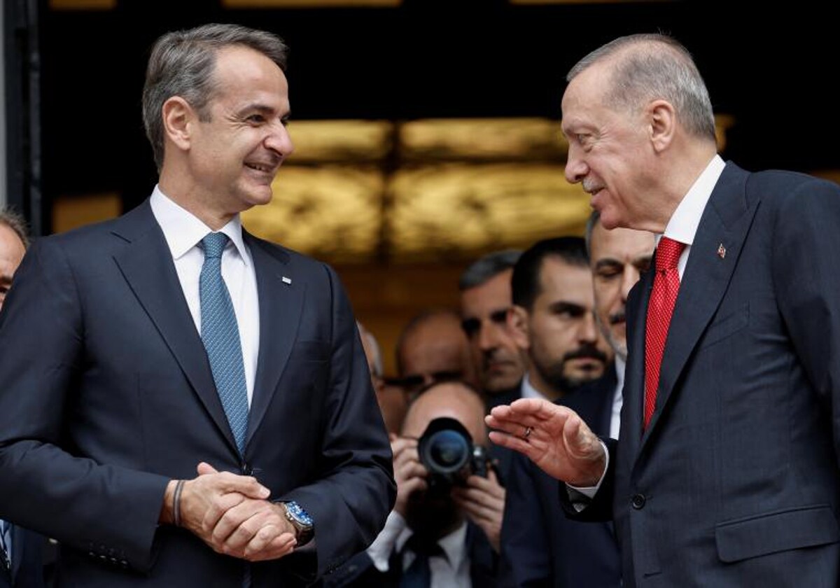 Mitsotakis (izquierda) y Erdogan en Atenas