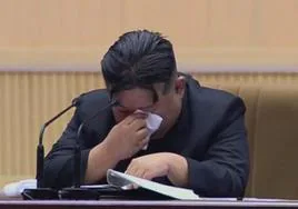 Kim Jong Un rompe a llorar para hacer un llamamiento a las madres por la caída de la natalidad en Corea del Norte