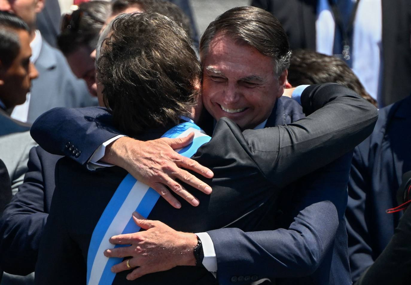 Abrazo entre dos amigos: Javier Milei y Jair Bolsonaro