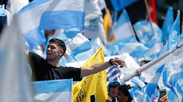 Los argentinos aguardan las medidas de &#039;shock&#039; de Milei entre el miedo y la esperanza