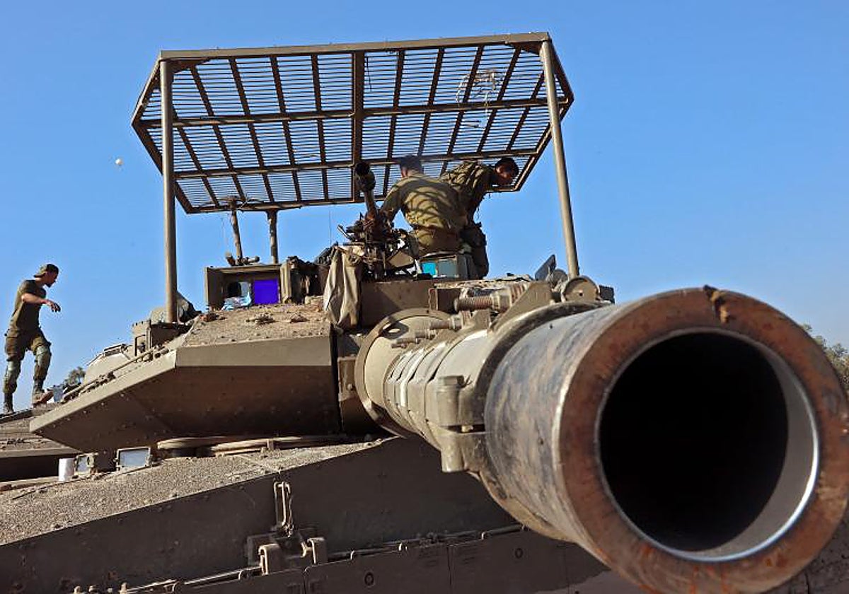 Tanque israelí cerca de la franja de Gaza