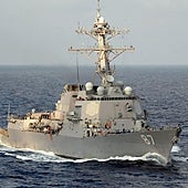 Irán desafía a EE.UU. al situar un destructor en el mar Rojo y aplaudir los ataques de los hutíes a los barcos mercantes