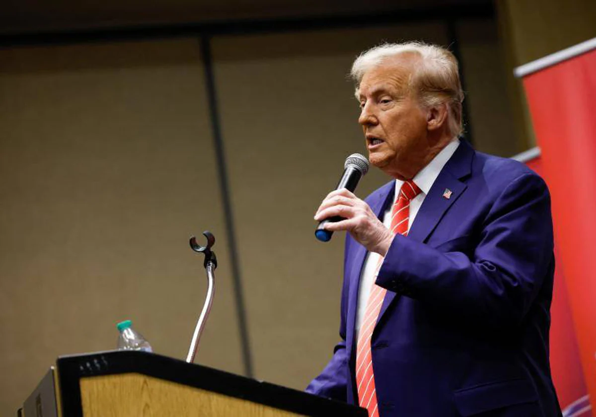 Donald Trump durante un mitin este sábado en un hotel de Des Moines (Iowa)