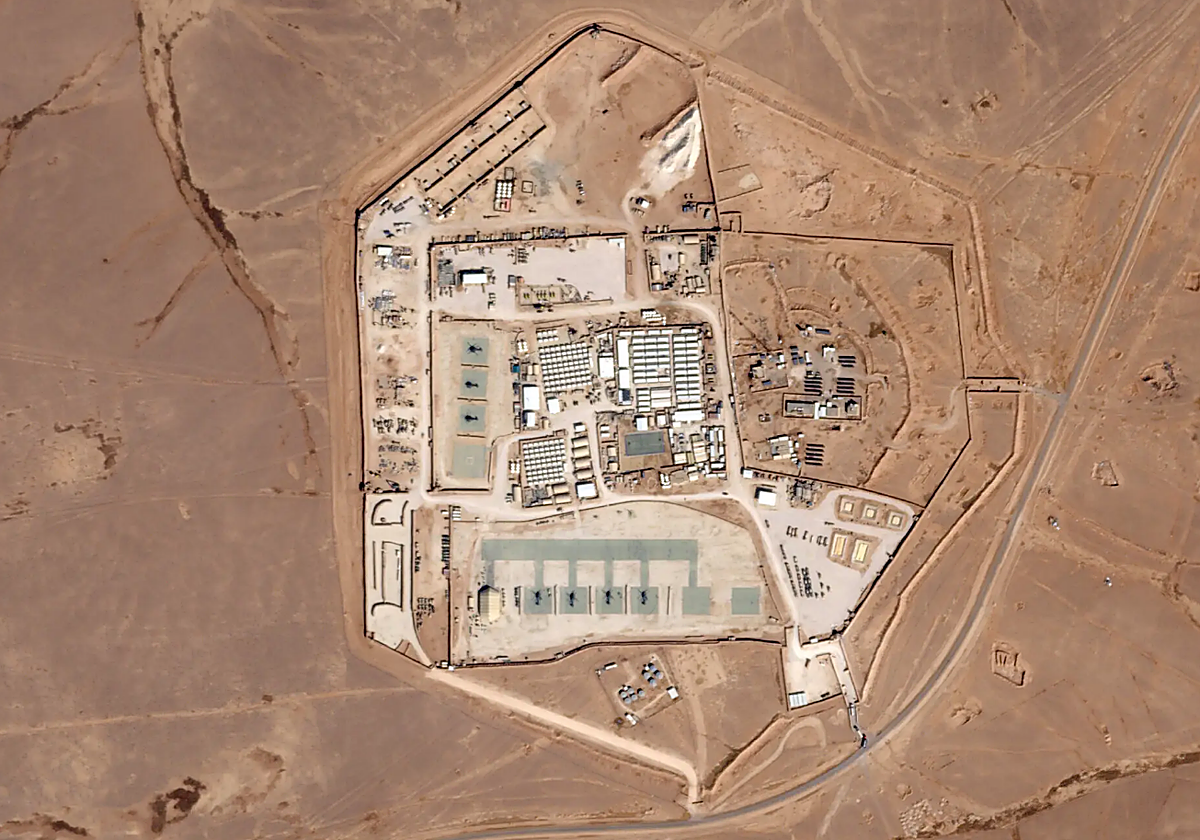 Una foto de satélite muestra la base de operaciones Torre 22, al noroeste de Jordania