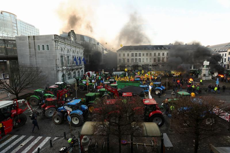 Fotogalería | Las protestas de agricultores y ganaderos en Bruselas