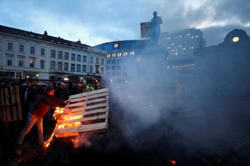 Fotogalería | Las protestas de agricultores y ganaderos en Bruselas