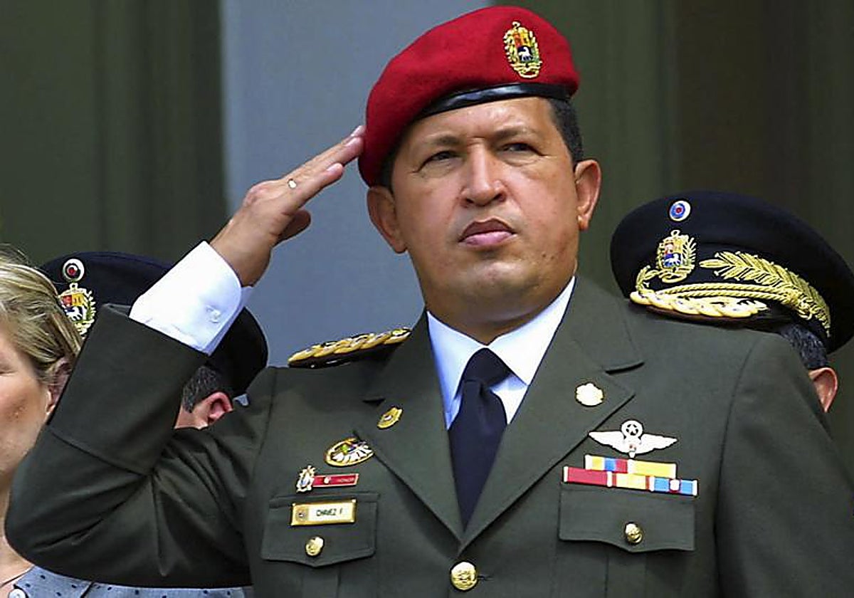 El fallecido presidente de Venezuela durante un acto en 2001