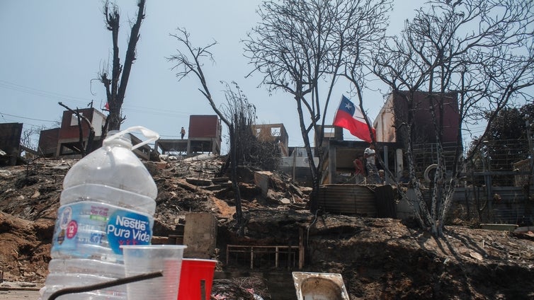 Afectados por la ola de incendios más letal en Chile: «Es lo más parecido a una bomba»