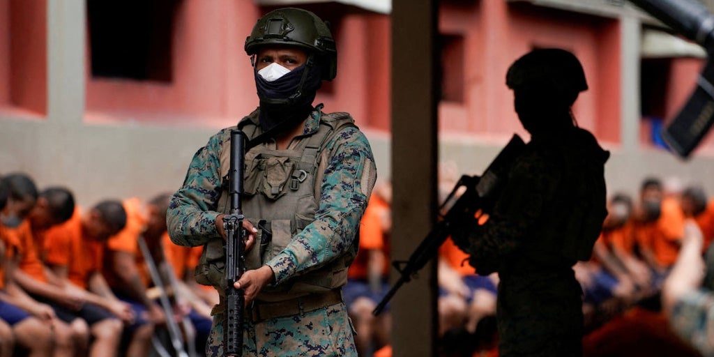 Ecuador envió armas a Ucrania a cambio de ayuda de EE.UU. contra el narcotráfico Ecuador envió armas a Ucrania a cambio de ayuda de EE.UU. contra el narcotráfico