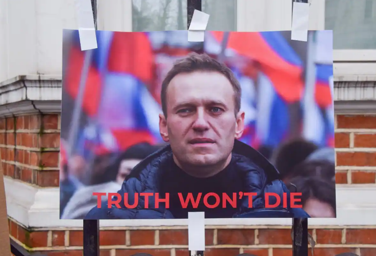 Rusia 'certifica' que Navalni murió de causas naturales y muestra el cuerpo a su madre