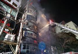 Al menos 43 muertos en un incendio en la capital de Bangladés