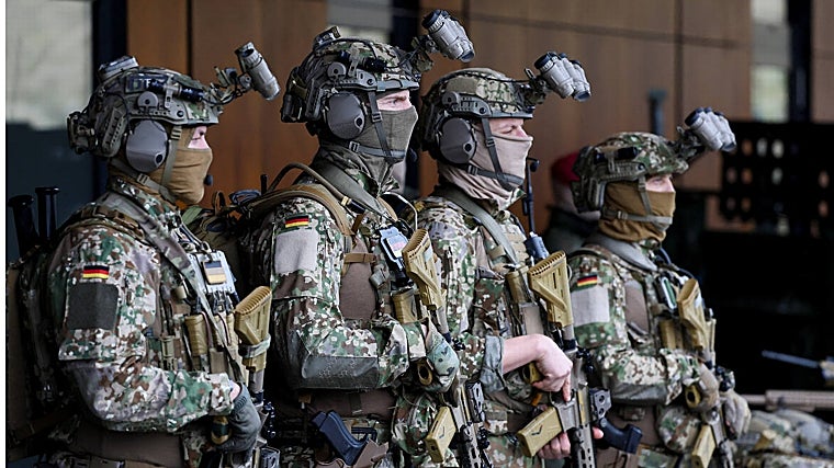 El canciller alemán Olaf Scholz visita a las fuerzas especiales del KSK en Calw