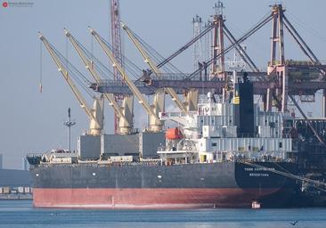 Al menos dos muertos en un ataque hutí en un ataque en el mar Rojo, los primeros desde el inicio del conflicto