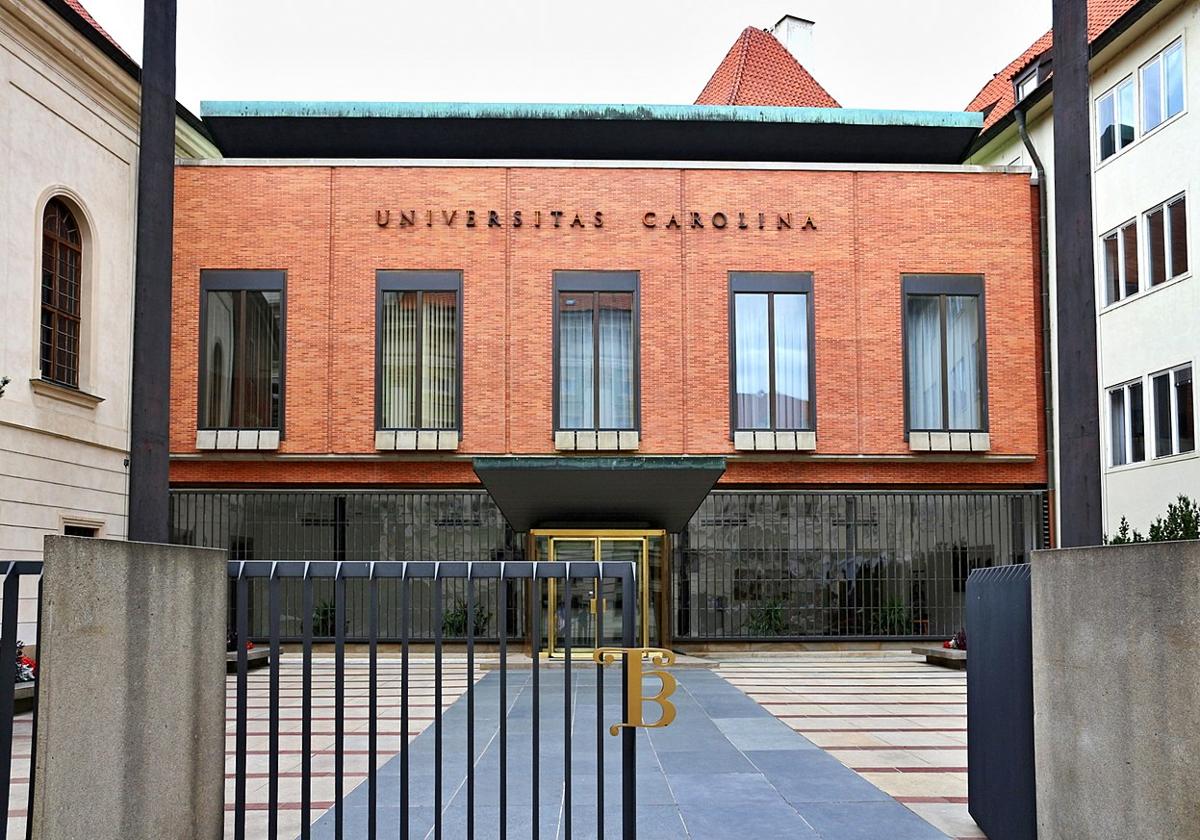 Facahada de la Universidad Carolina