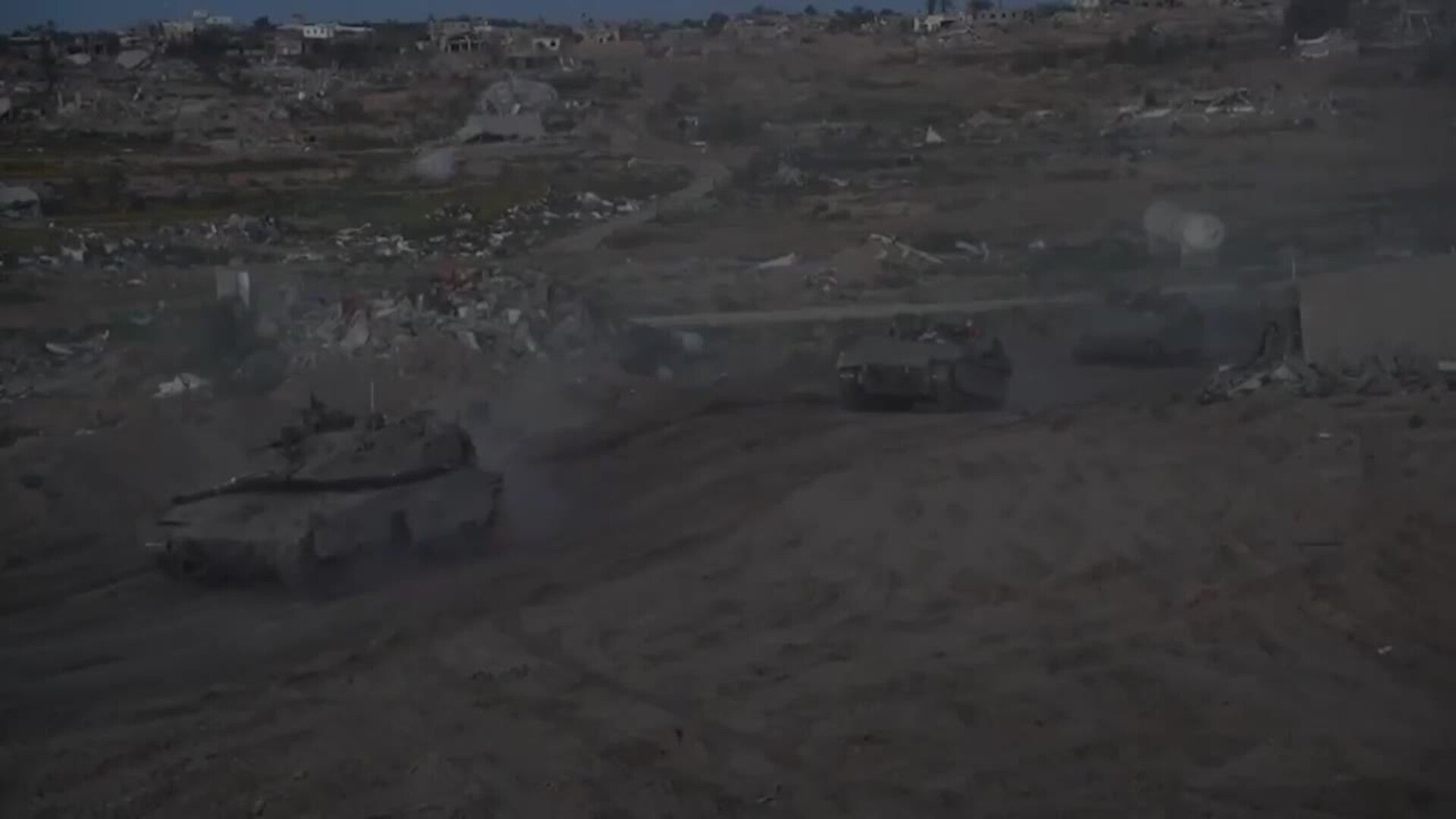 Mueren decenas de civiles en Gaza mientras continúan ataques en centro y sur del enclave