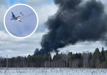 Un avión militar se estrella en Rusia con 15 personas a bordo