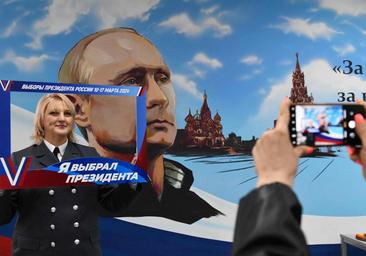 Putin arrasa en unas elecciones de dudosa limpieza democrática