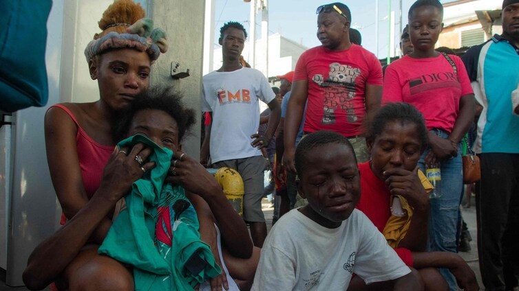 Expolicías y pandilleros unidos, la fórmula que ha permitido reinar al caos en Haití