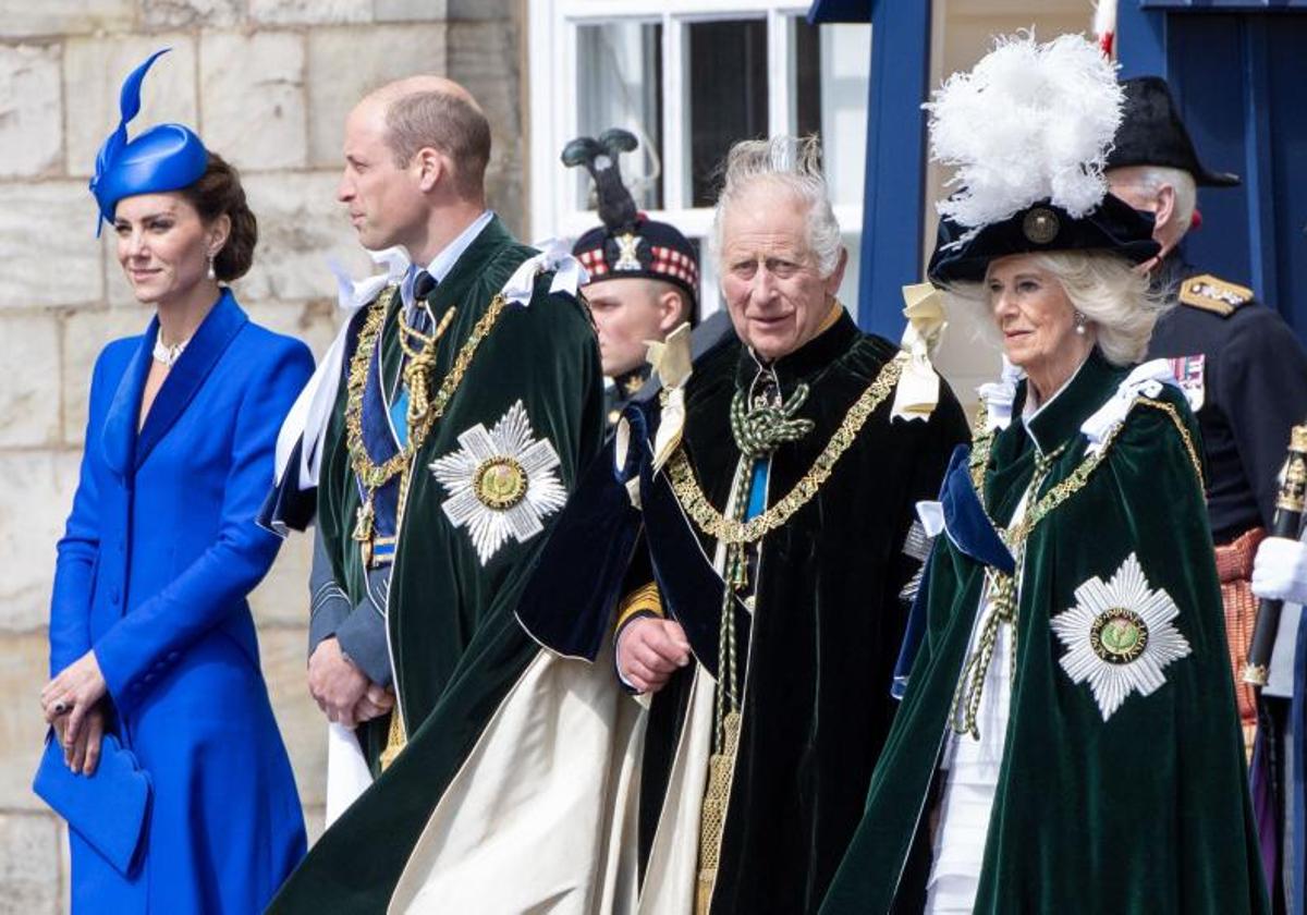 El Rey Carlos III, la Reina Camila, junto a William y Kate Middleton