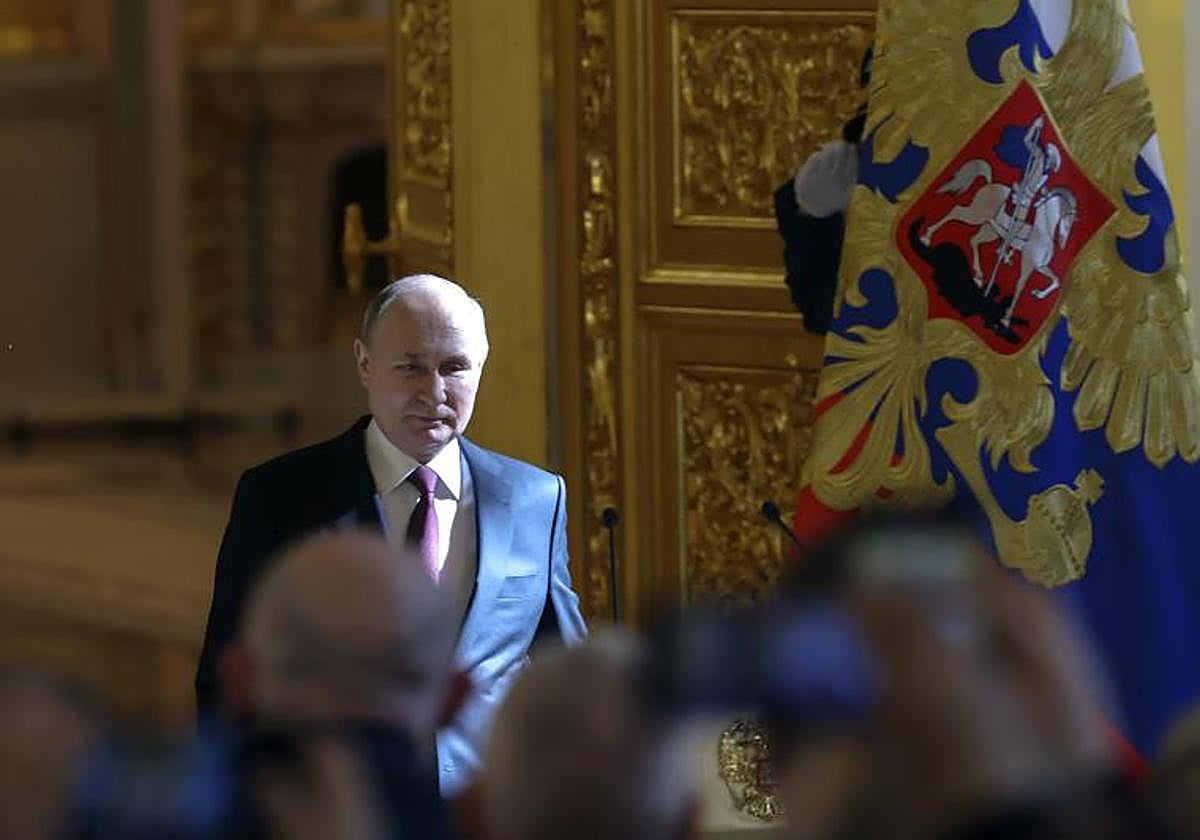 El presidente ruso Vladimir Putin se reúne con agentes electorales en el Kremlin