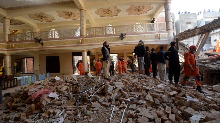 Un atentado en una mezquita de Peshawar (Pakistán) dejó un centenar de muertos en enero de 2023