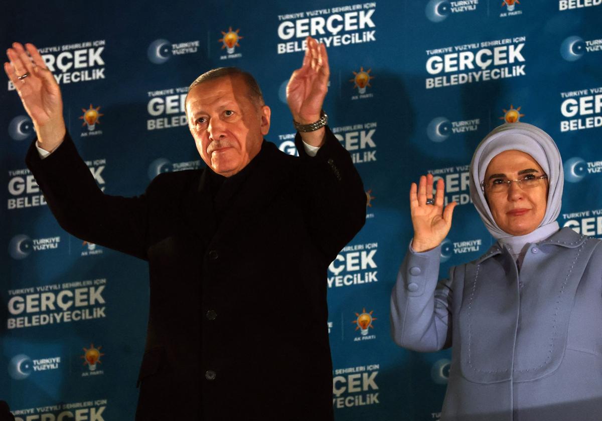 El presidente turco y líder del Partido Justicia y Desarrollo , Recep Tayyip Erdogan con su esposa Emine Erdogan