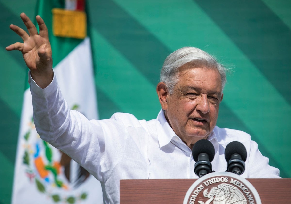 El presidente López Obrador ofreció este lunes su 'manera' en la ciudad de Mazatlan, en el estado de Sinaloa, donde se vio el eclipse total