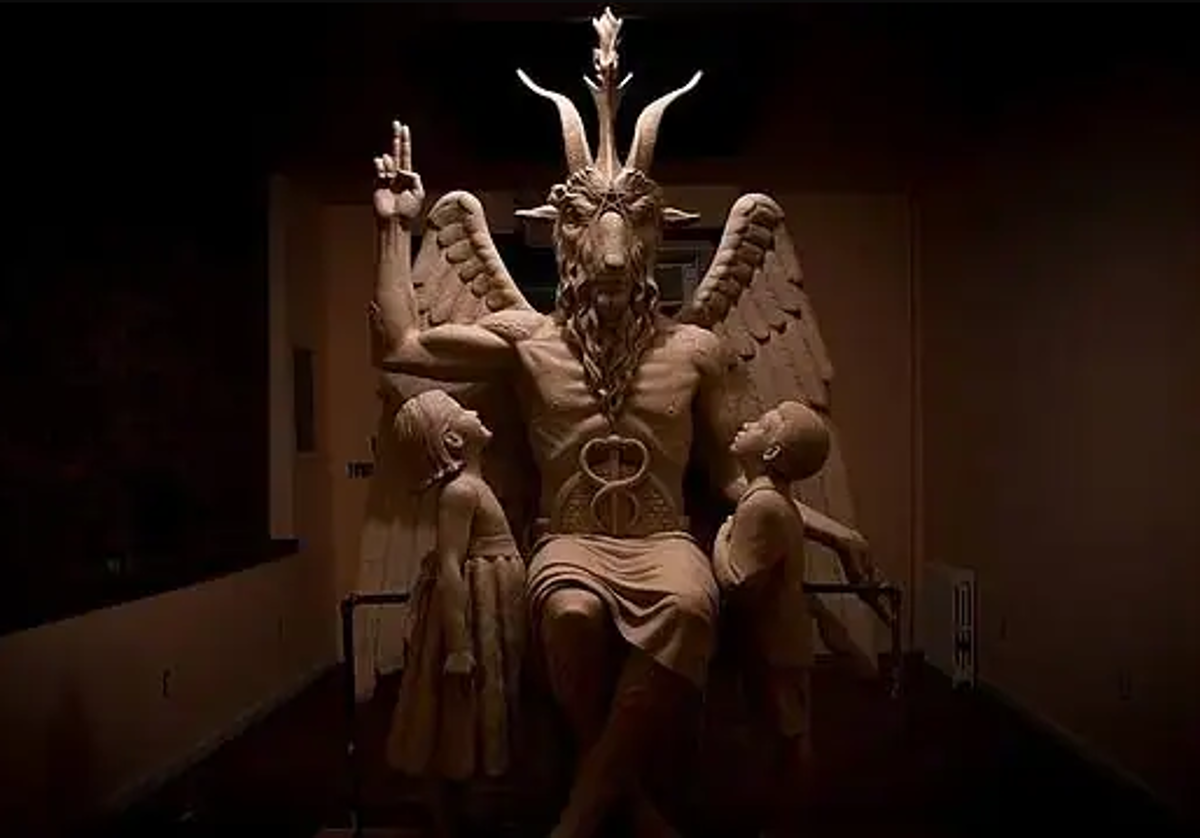 Estatua de Baphomet instalada en Detroit por el Templo Satánico