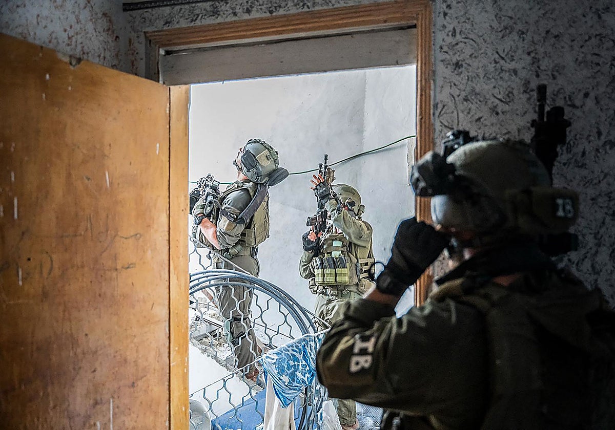 Tropas israelíes operando en la Franja de Gaza